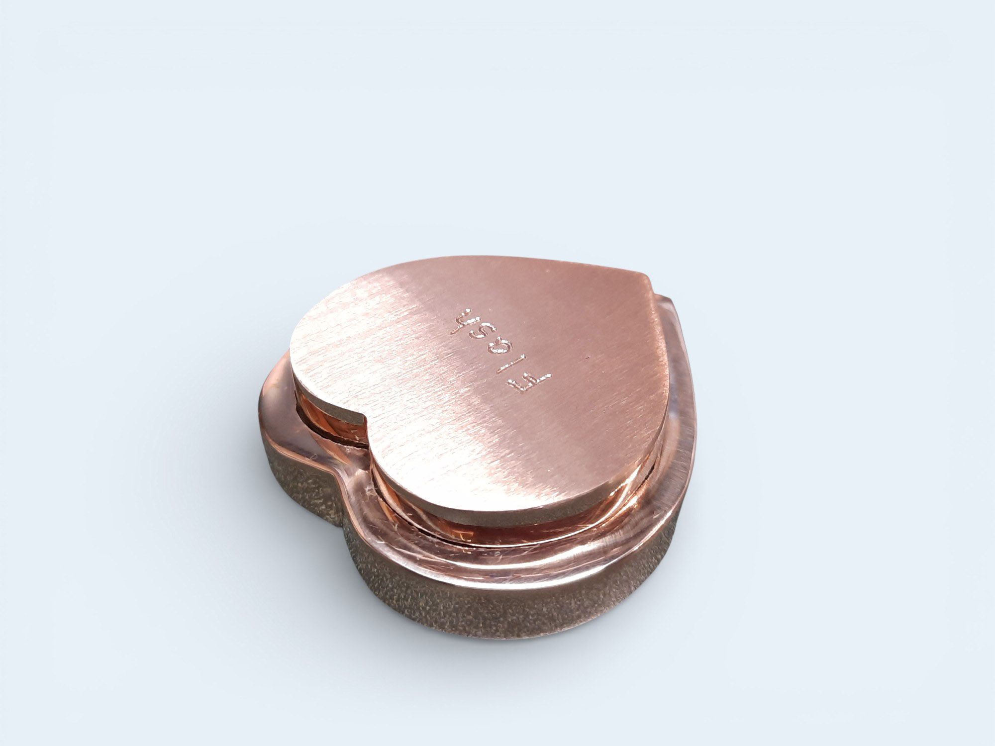 Bronze heart shaped paw set