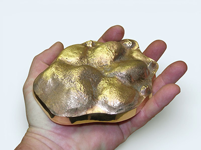 Giant brass dog Pet-Paw paw in Tracy's hand