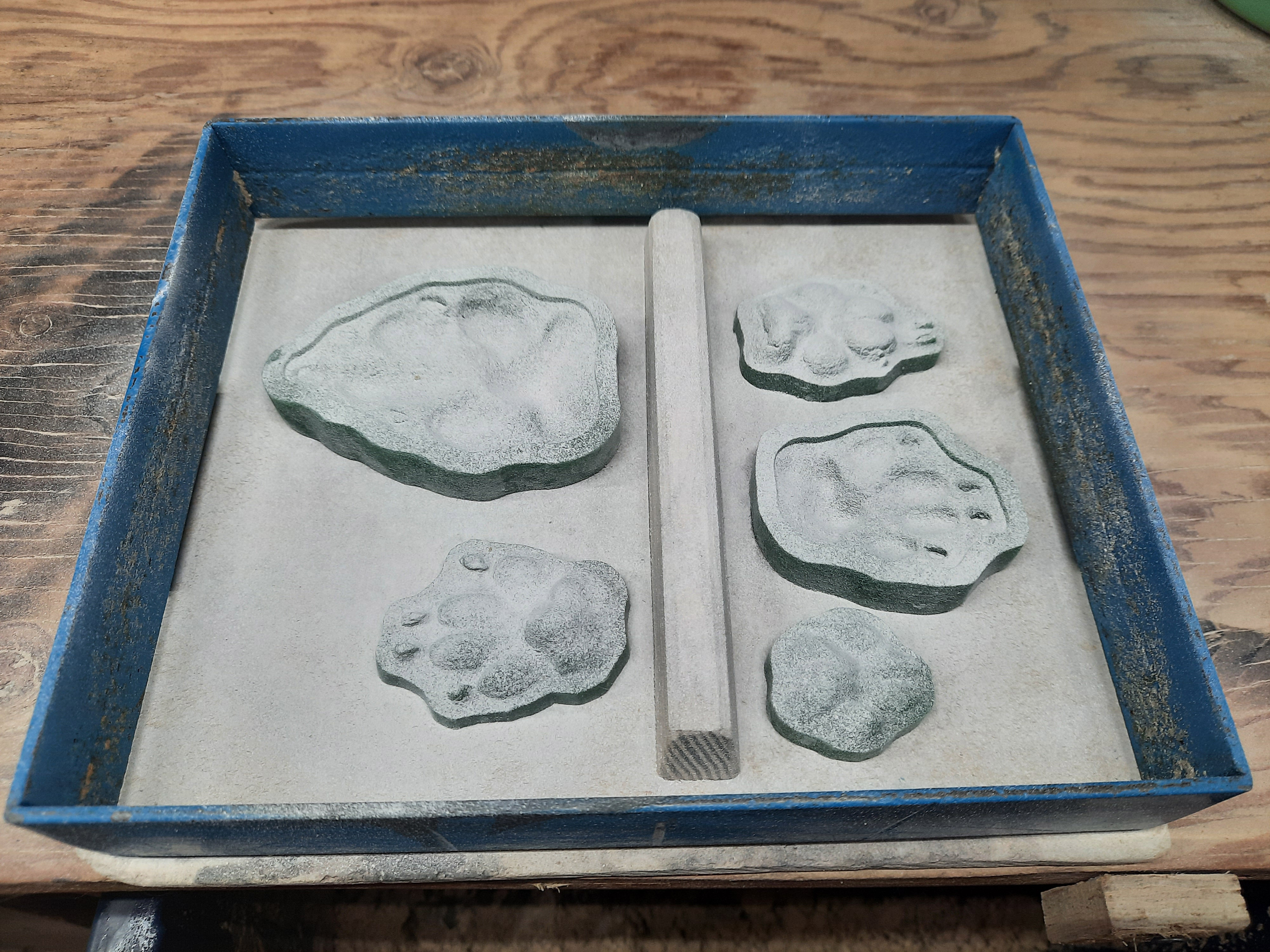 Wax patterns in the molding flask waiting for sand